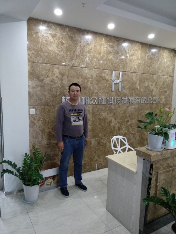 雨中的伞的第一张照片--西安相亲服务中心