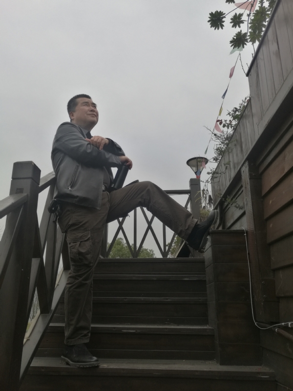 孤单背影的第一张照片--西安相亲服务中心