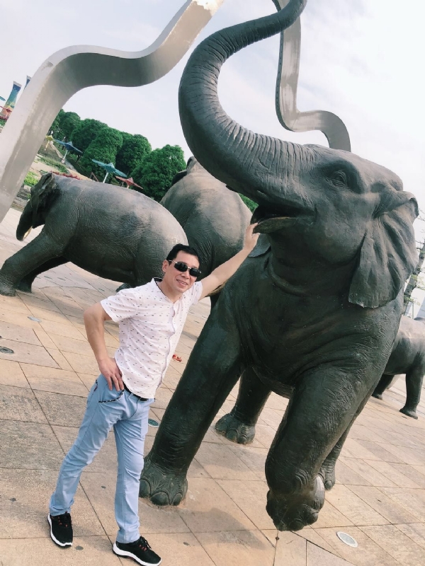 朝望大海的第三张照片--西安相亲服务中心