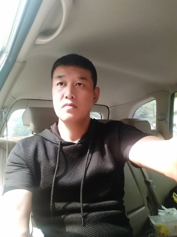 深爱的疯子的第一张照片--西安相亲服务中心