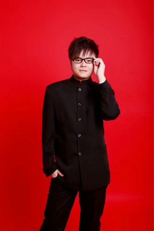 站在远处看童年的第一张照片--西安相亲服务中心