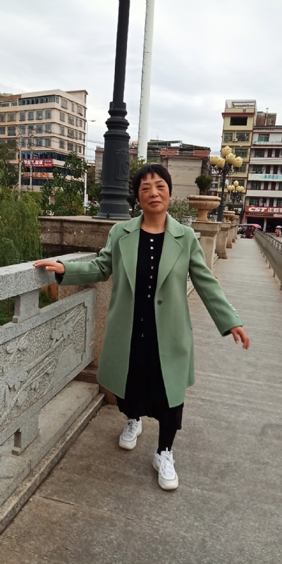 小玲的第一张照片--西安相亲服务中心