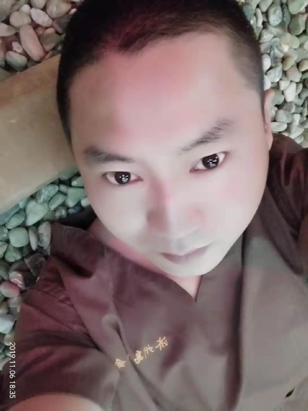 红枫叶的第一张照片--西安相亲服务中心