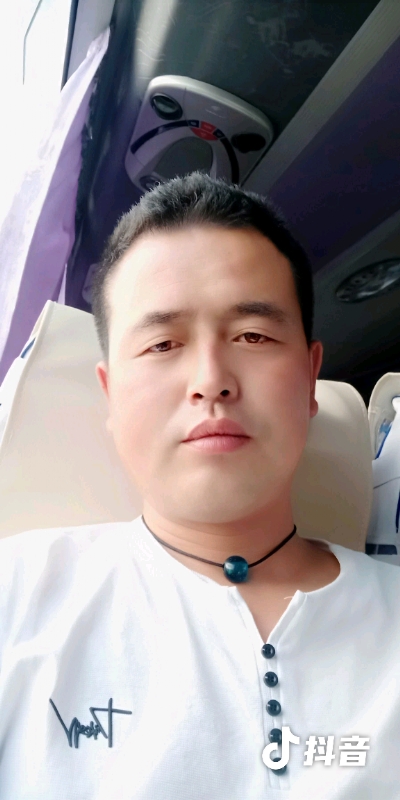 瞬间被爱上的第一张照片--西安相亲服务中心