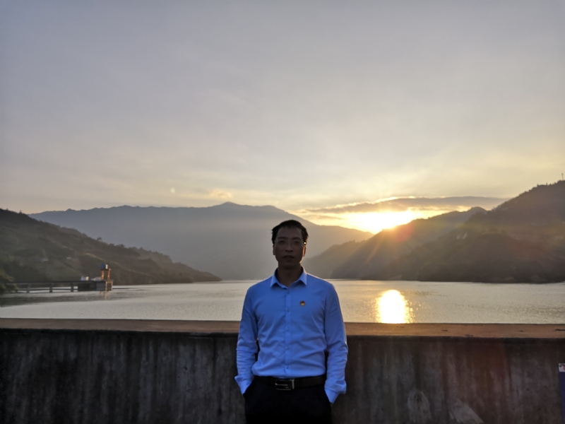 庸人自扰的第一张照片--西安相亲服务中心