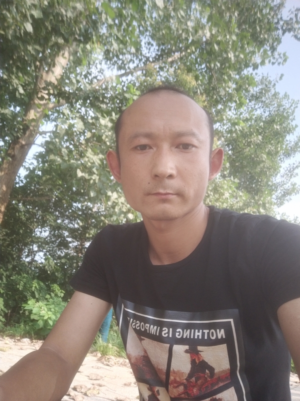 80大叔的第一张照片--西安相亲服务中心