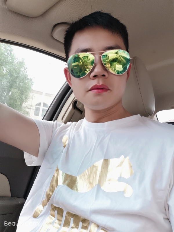 奋斗的第一张照片--西安相亲服务中心