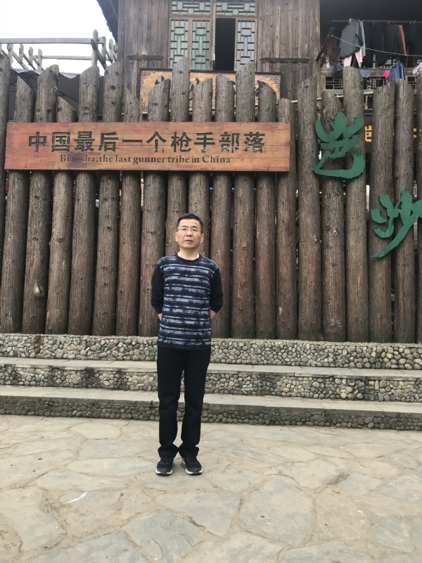 屯里的富豪的第一张照片--西安相亲服务中心