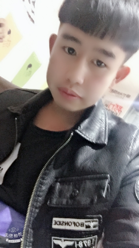 军绿色的第一张照片--西安相亲服务中心