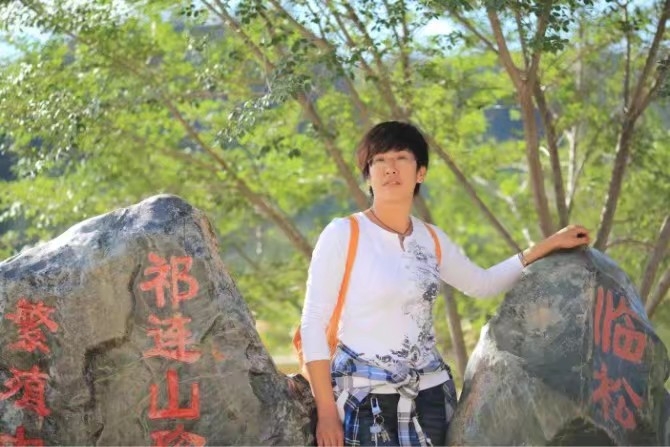 弱水河边青春草的第一张照片--西安相亲服务中心