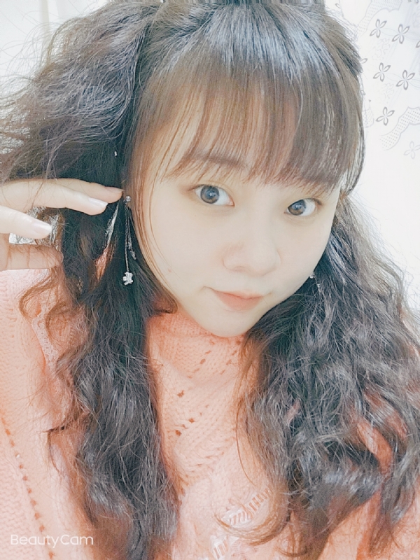 艾薇儿的第一张照片--西安相亲服务中心