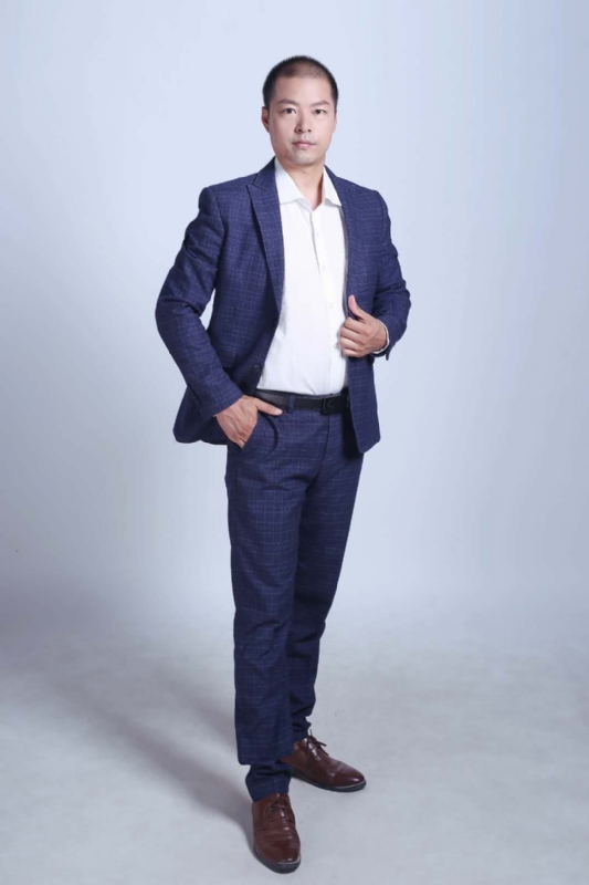 努力的青年的第一张照片--西安相亲服务中心