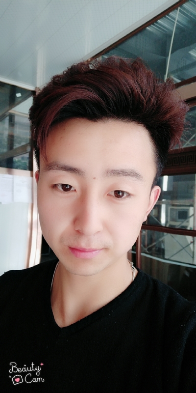 拼命微笑的第三张照片--西安相亲服务中心