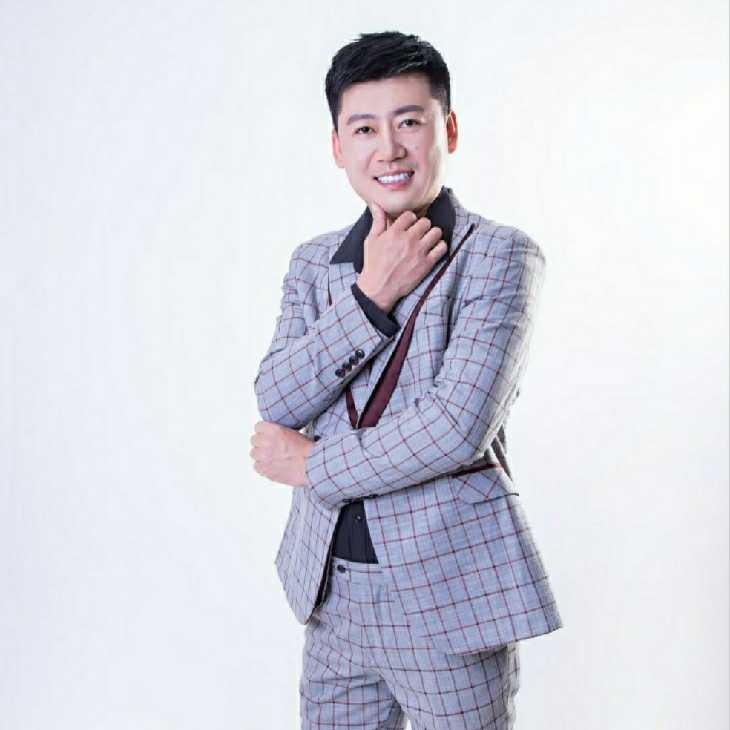 屋顶拾荒人的第一张照片--西安相亲服务中心