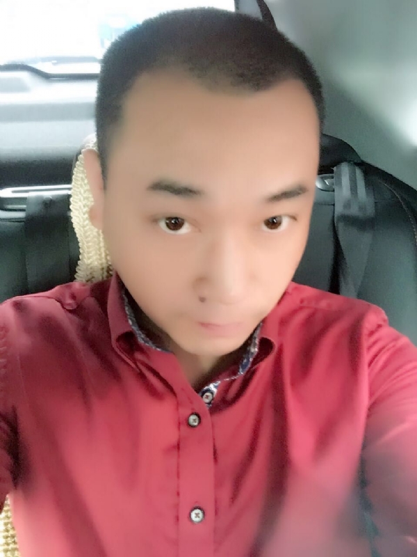 在一个路口等的第一张照片--西安相亲服务中心