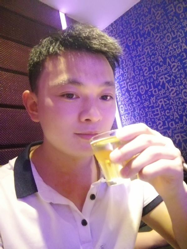 幸福的拥抱的第一张照片--西安相亲服务中心