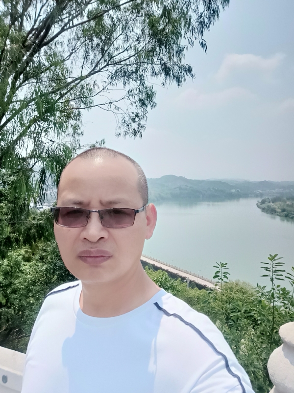 随缘随性的第一张照片--西安相亲服务中心