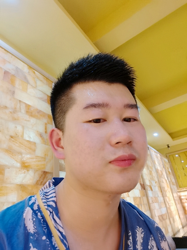 六月与阿十二的第一张照片--西安相亲服务中心