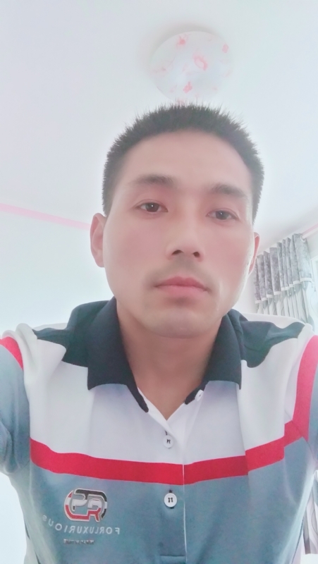 染红尘世的第二张照片--西安相亲服务中心