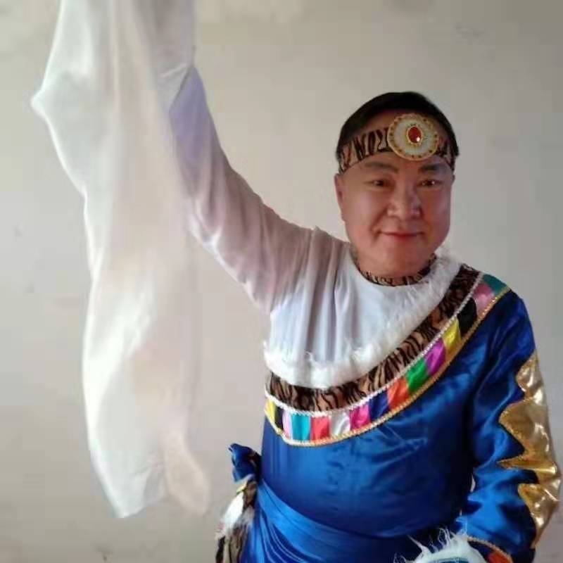 走在冷风中的第一张照片--西安相亲服务中心