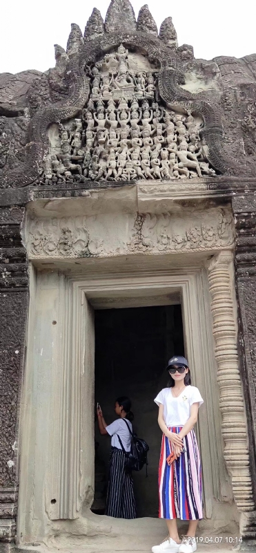 桃花与酒的第一张照片--西安相亲服务中心