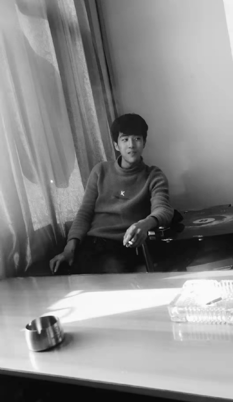 酷似小丑的第二张照片--西安相亲服务中心