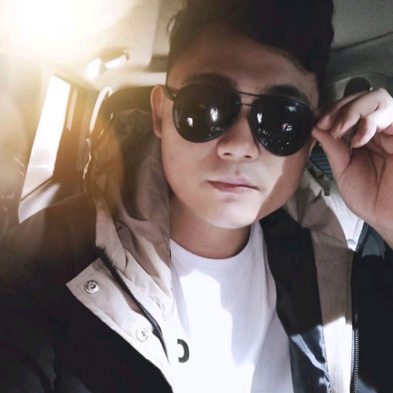 高大威武的第二张照片--西安相亲服务中心