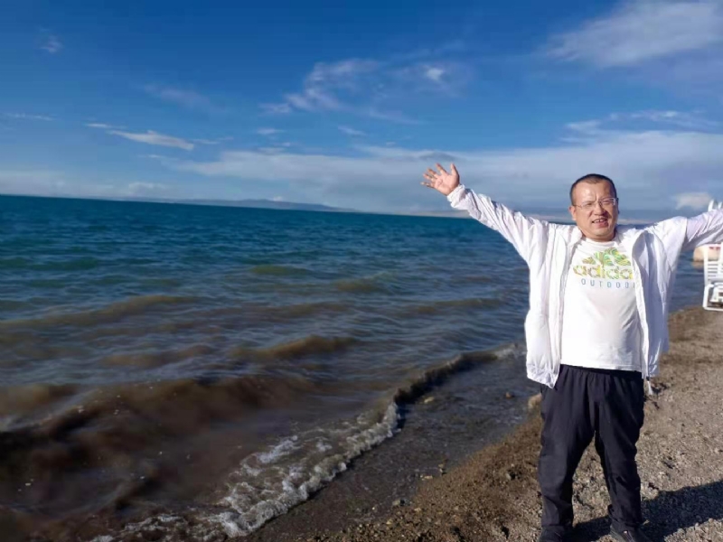 蜜蜂的第一张照片--西安相亲服务中心