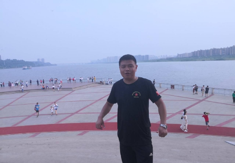 曾经心疼的我的第一张照片--西安相亲服务中心