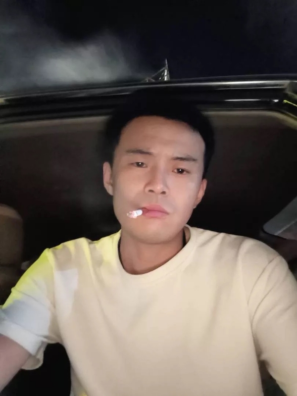 爱睡觉的土拨鼠的第一张照片--西安相亲服务中心