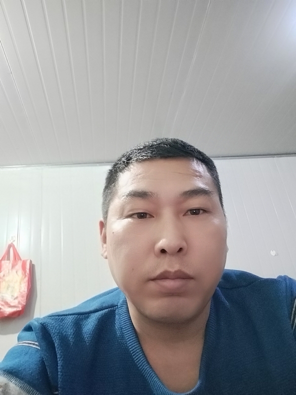 开着拖拉机去兜风的第一张照片--西安相亲服务中心