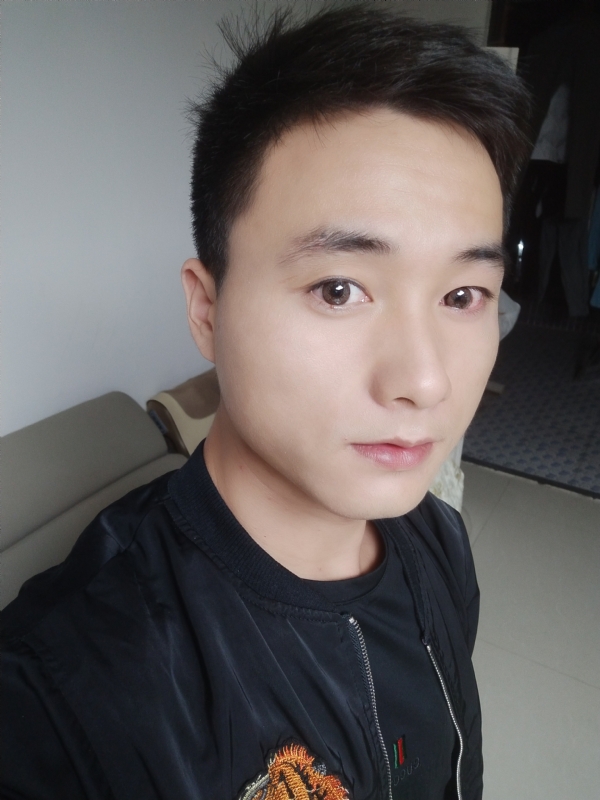 何凡的第三张照片--西安相亲服务中心