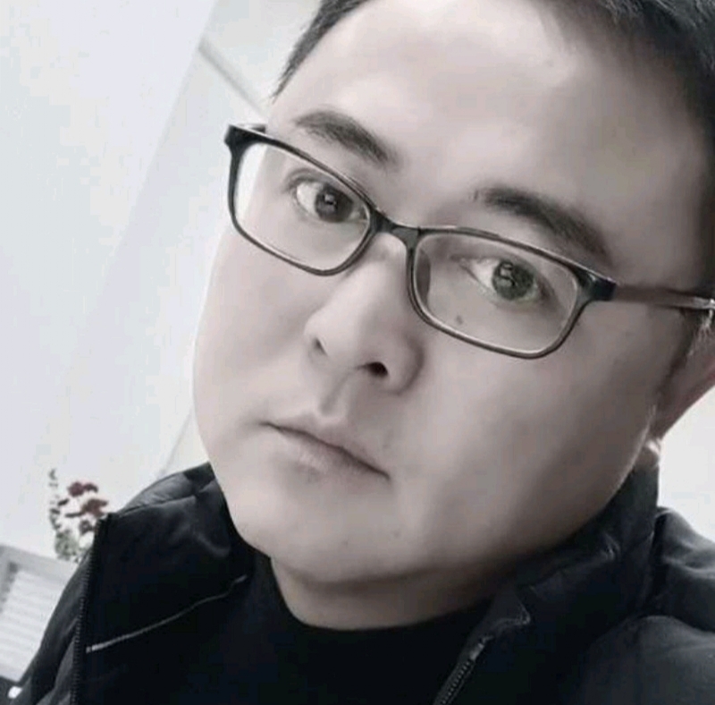 小石头的第一张照片--西安相亲服务中心