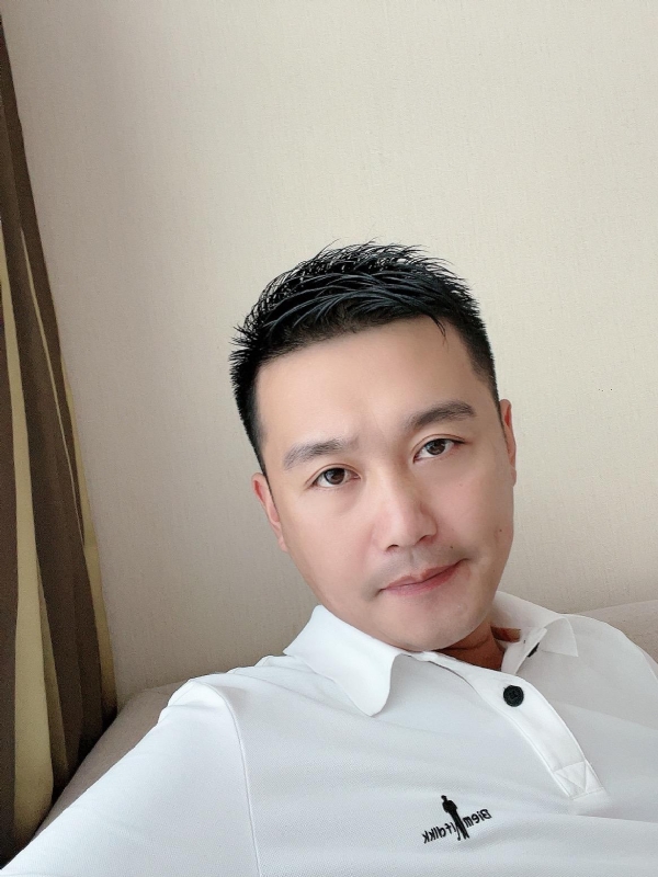 笑望人非的第一张照片--西安相亲服务中心