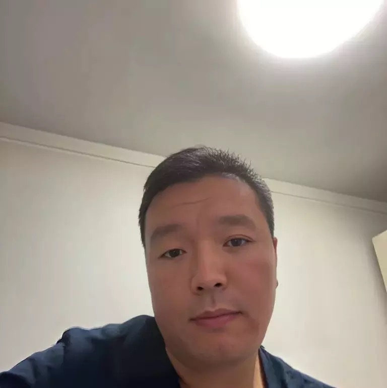 穿唐装的松鼠的第一张照片--西安相亲服务中心