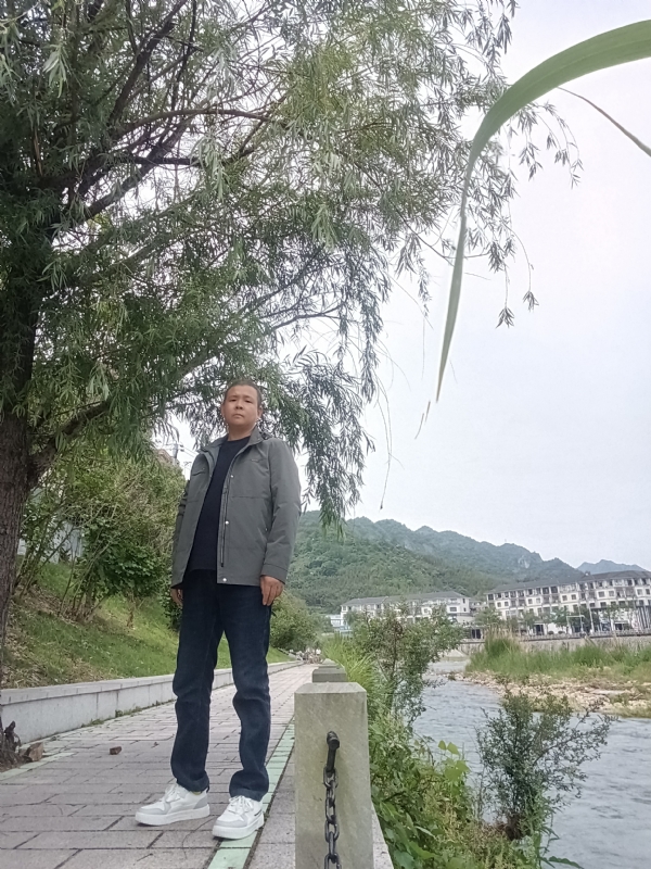 飞雪飘零的第一张照片--西安相亲服务中心