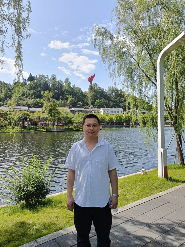 风雨相伴的第一张照片--西安相亲服务中心