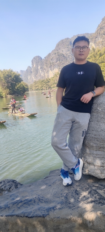 受过伤的狼的第二张照片--西安相亲服务中心