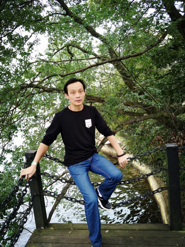 易进的第一张照片--西安相亲服务中心