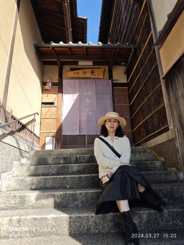 踱着方步的猫小姐的第一张照片--西安相亲服务中心