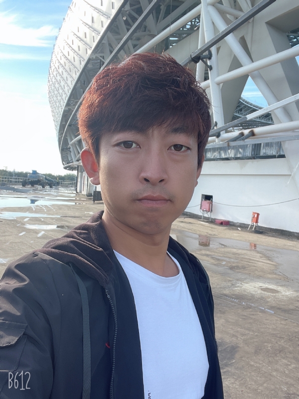 绅士大男孩的第一张照片--西安相亲服务中心