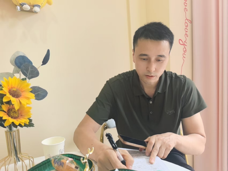 笑看一切的第二张照片--西安相亲服务中心