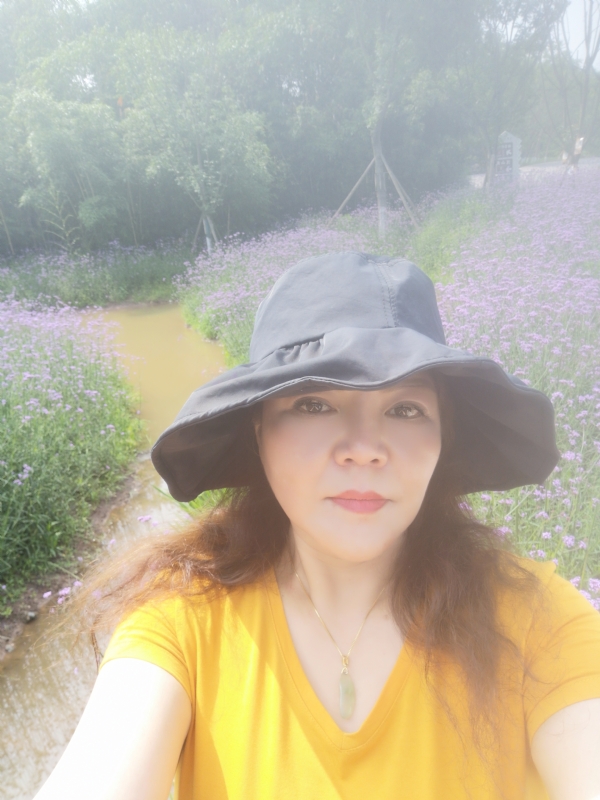 宛霞的第三张照片--西安相亲服务中心