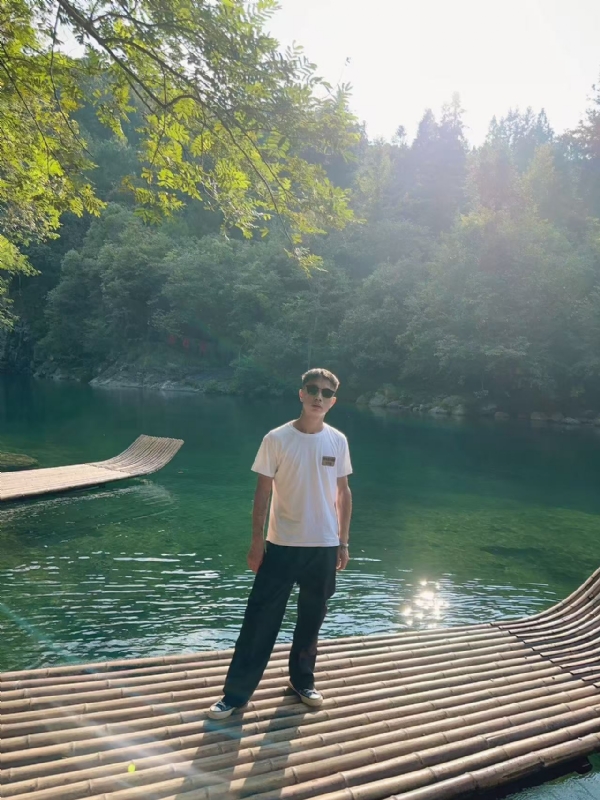 林言的第三张照片--西安相亲服务中心