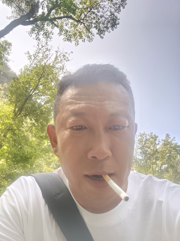 中年大叔的第一张照片--西安相亲服务中心