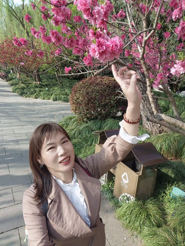 丽娜的第四张照片--西安相亲服务中心