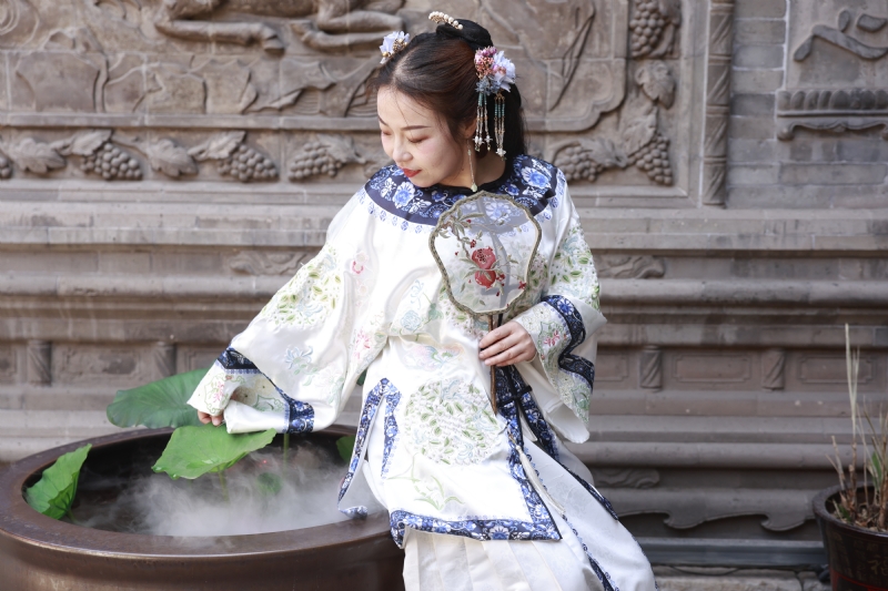 认真的雪的第一张照片--西安相亲服务中心