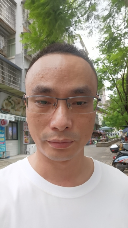 孤狼的第二张照片--西安相亲服务中心