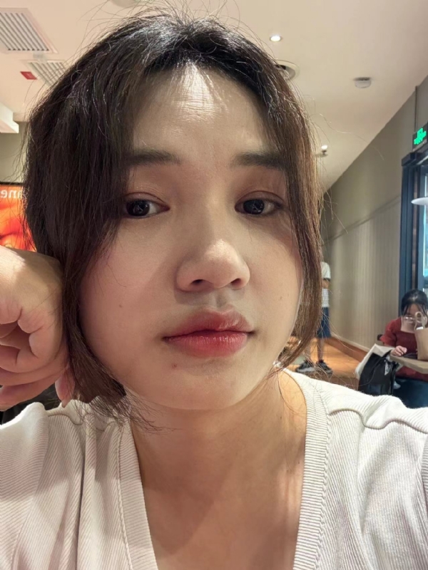 粉墨的第一张照片--西安相亲服务中心